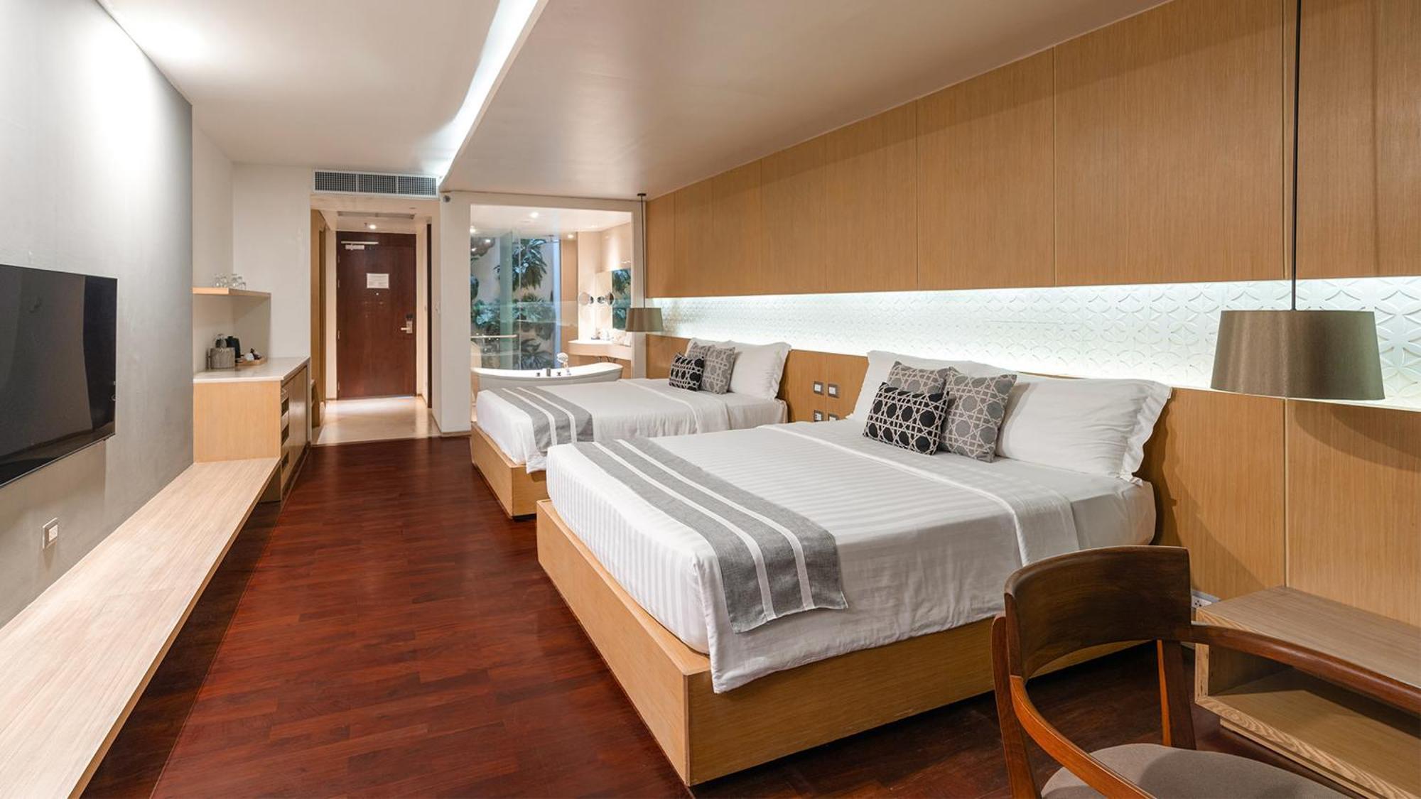 Phuket Graceland Resort And Spa Patong Esterno foto Deluxe Room