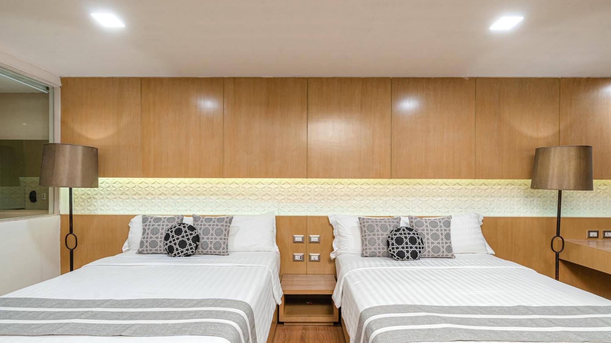 Phuket Graceland Resort And Spa Patong Esterno foto Deluxe Twin Room