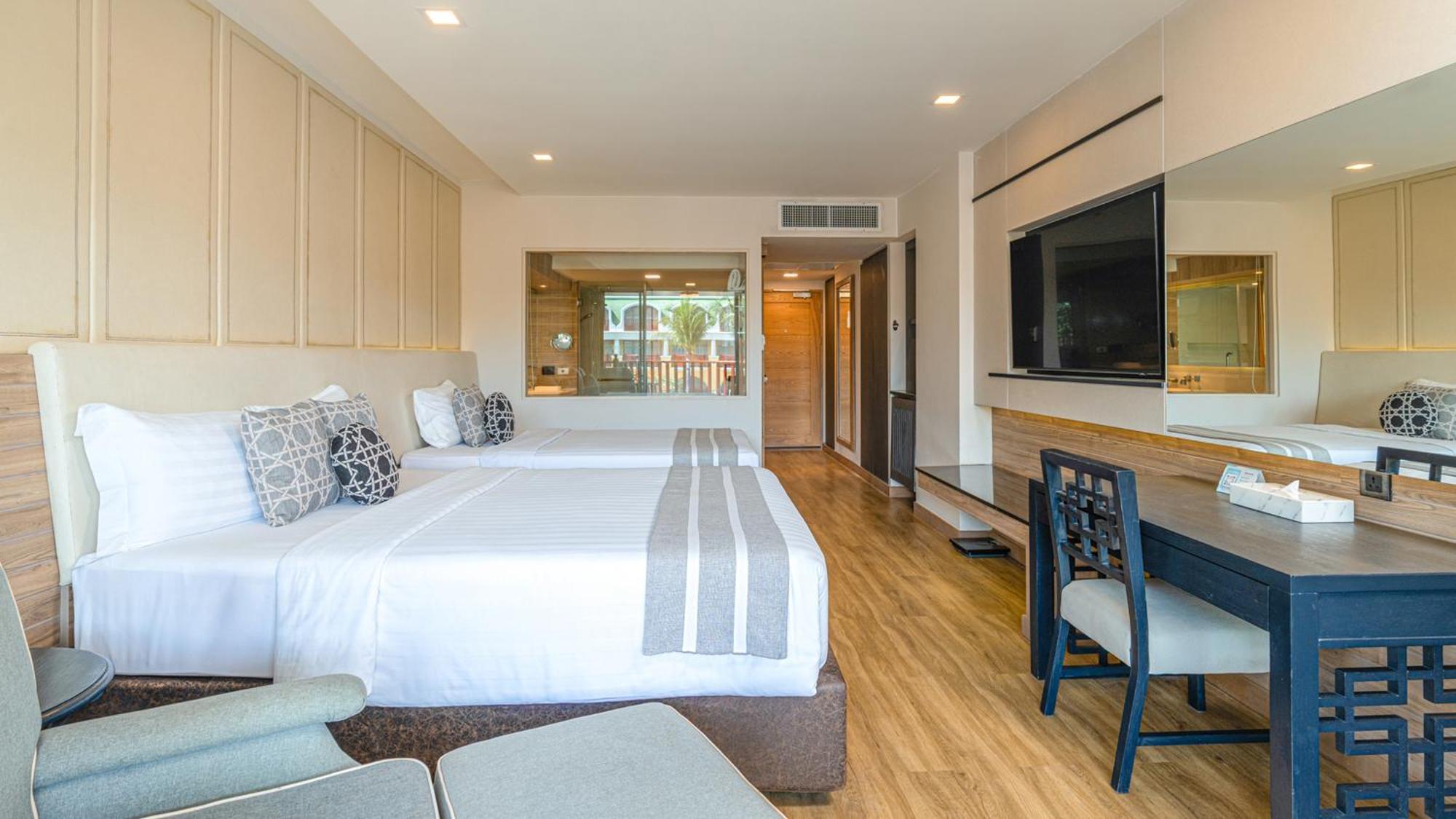 Phuket Graceland Resort And Spa Patong Esterno foto Deluxe Room