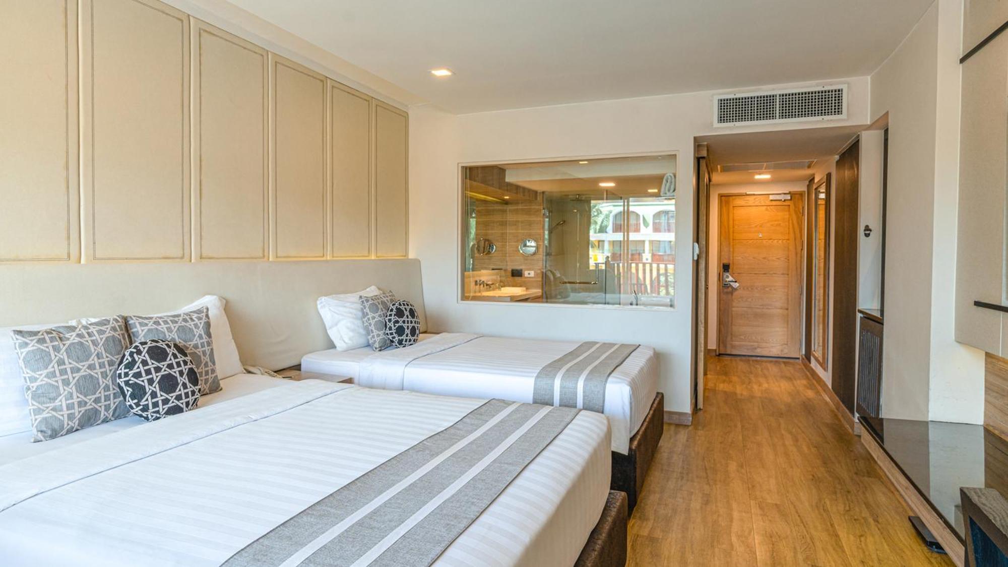 Phuket Graceland Resort And Spa Patong Esterno foto Deluxe Room