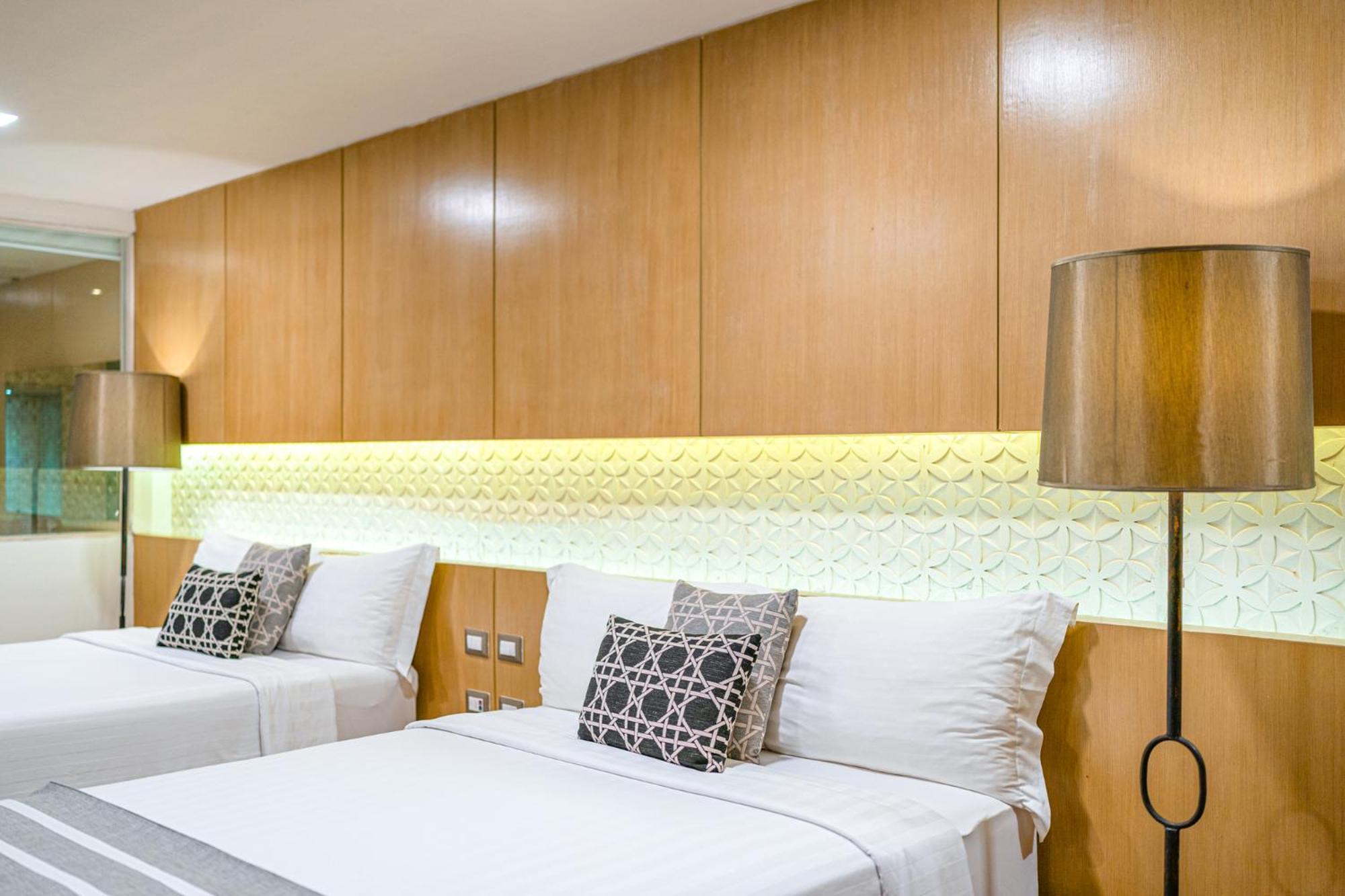 Phuket Graceland Resort And Spa Patong Esterno foto Deluxe Room