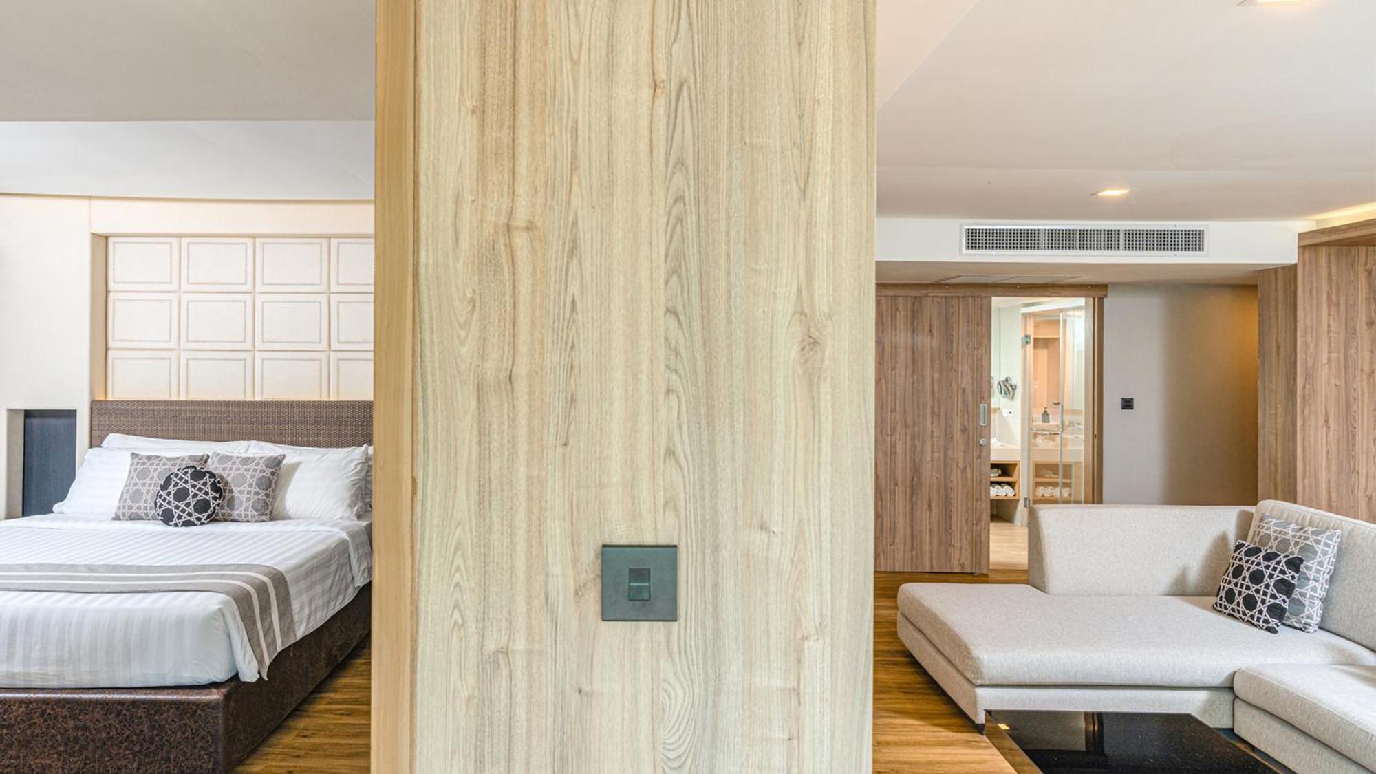Phuket Graceland Resort And Spa Patong Esterno foto A wall switch
