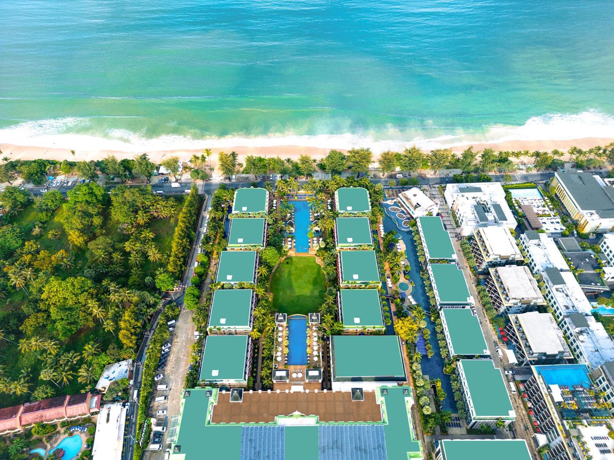 Phuket Graceland Resort And Spa Patong Esterno foto Aerial view of the resort